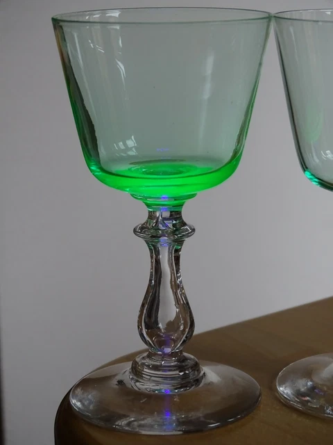 2 Verres Anciens Biseautés – Style Napoléon III – Belveded – Blanc – XIXe