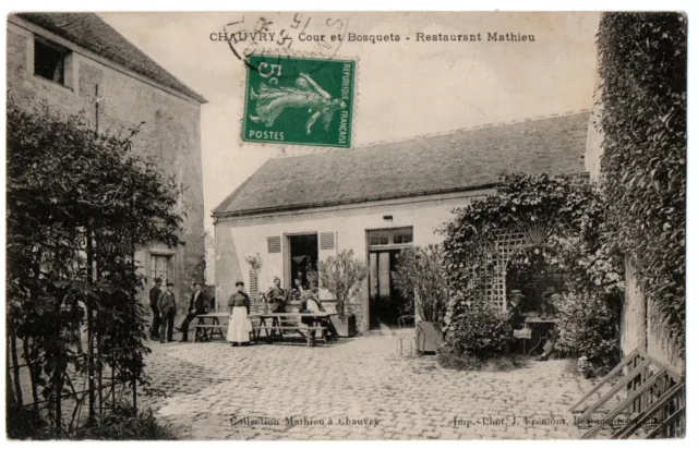 CPA 95 - CHAUVRY (Val d'Oise) - Cour et Bosquets - Restaurant Mathieu (animée)