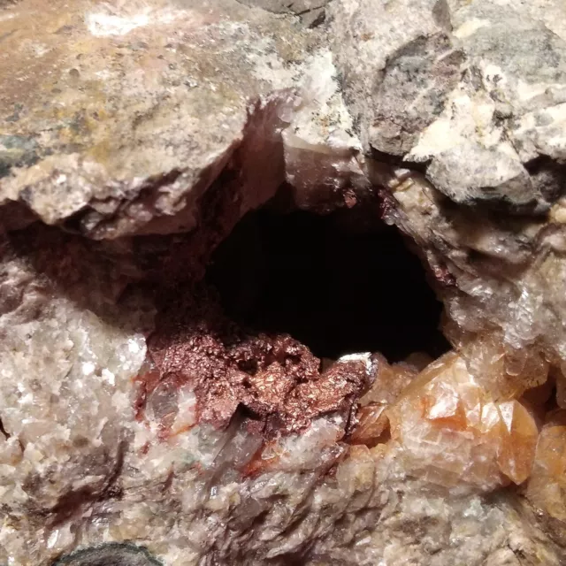 Mineralien Sammlung Druse Quarz, Deutschland, Geode 18 * 14 * 8 cm, 2371 Gramm