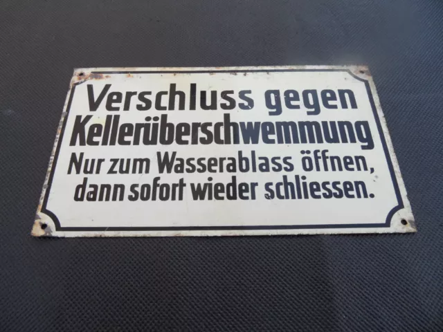 altes originales Blechschild Verschluss gegen Kellerüberschwemmung