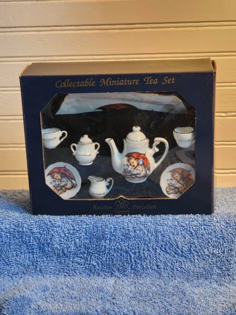 Reutter Porzellan MJ Hummel Miniature Tea Set 8pc Little Umbrella Girl Set