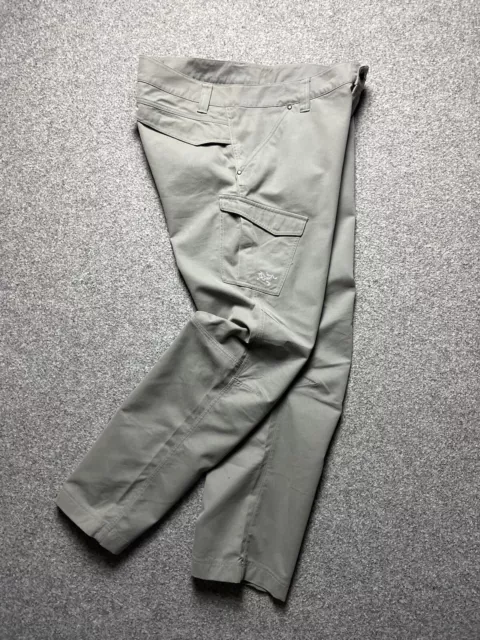 Arc’teryx cargo trekking pants Men’s Size 36