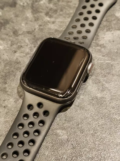 Apple Watch Series 4 Nike+ 44 mm Space Grey Aluminum Case GPS/LTE