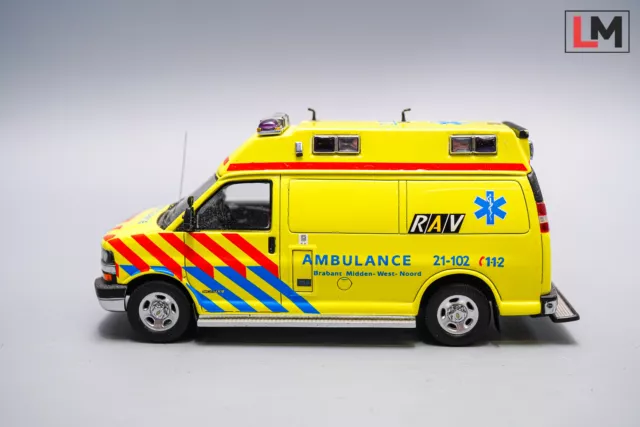 1:43 Neo Scale Models Chevrolet GMT610 Ambulance Brabant // F_201