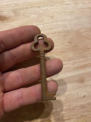 Victorian Key Clover ☘️ Solid Metal Patina Rusty Rustic Finish Castle Skeleton