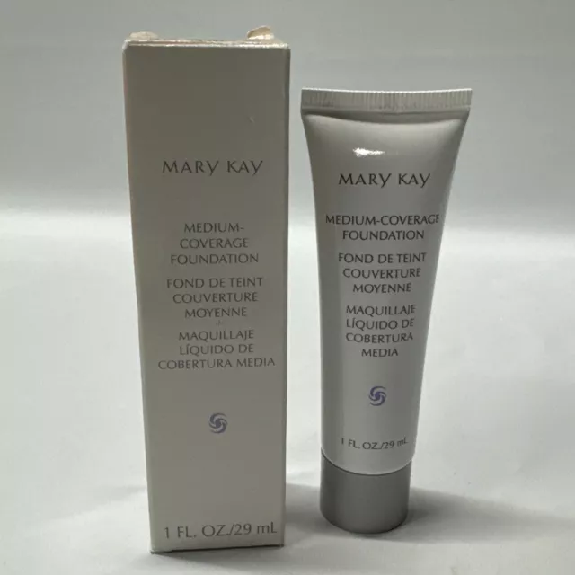 Base de cobertura mediana Mary Kay 356900 beige 404 (nueva en caja) gorra gris