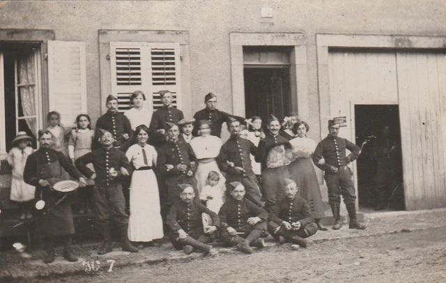 CPA MILITARIA CARTE photo - groupe militaires 46 eme Reg EUR 6,00