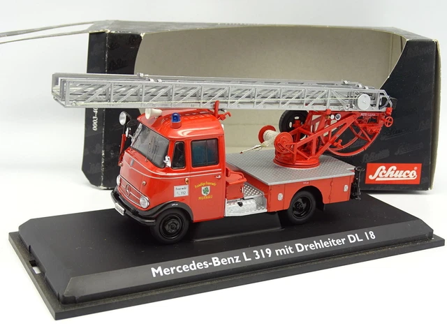 Schuco 452661600 Fourgon Mercedes L319, pick-up bâché, Gris