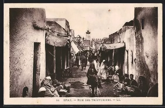 CPA Sfax, Rue des Teinturiers, vue de la rue 1934