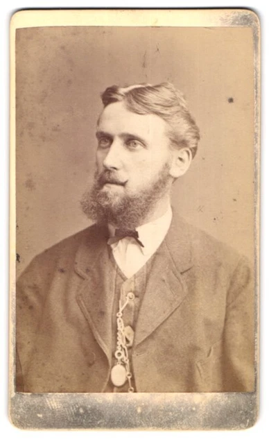 Fotografie Otto Reitmayer, München, Kaufinger-Str. 9, Modisch gekleideter Herr
