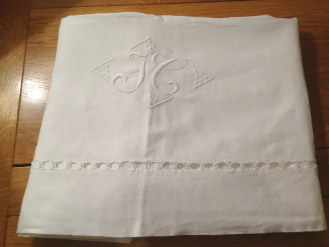 Ancien drap en coton épais brodé monogramme JC vintage tissu ancien début 20ème