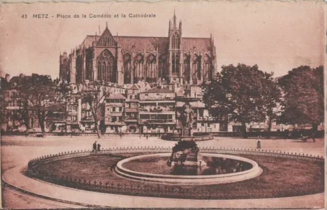 CPA 57 - Moselle - Metz - Place de la comedy et la cathedral