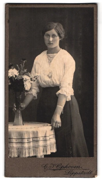 Fotografie Atelier Ophoven, Lippstadt, hübsche junge Dame mit weisser Bluse & M