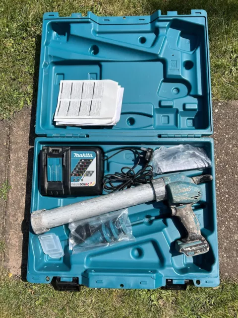 Makita DCG180ZBK 18V 600ml Caulking Gun Bare Unit Cordless, Case & Charger