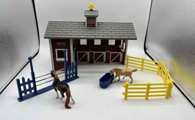 Breyer Stablemates Red Stable Set Horse Barn & Accessories VGC