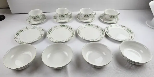 VINTAGE GIBSON CHRISTMAS Holiday Charm Breakfast/Dessert Set of 4-Holly ...