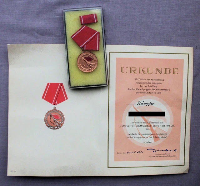 MEDAILLE + URKUNDE Medaille für Leistungen Kampfgruppen