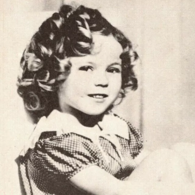 Vintage Shirley Temple Arcade Card - In Chair - VGC