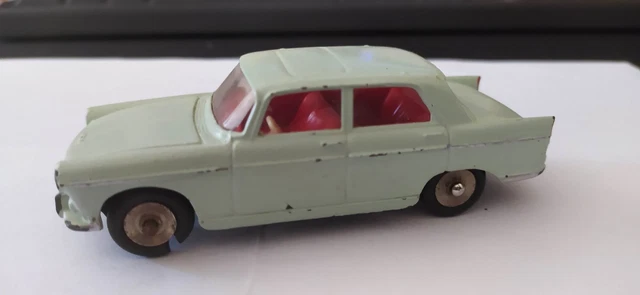 Dinky Toys Berline 404 Peugeot réf 553 meccano France