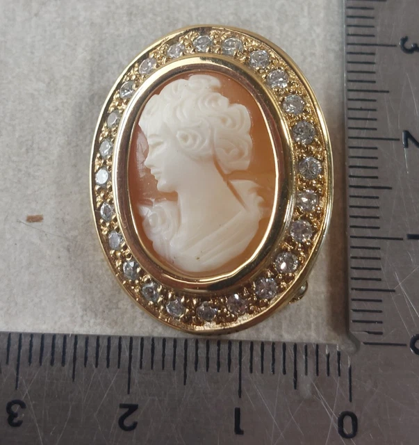 Broche Vintage Dorée à Strass - Camée - Métal - Accessoire Élégant Pour Manteau Ou Robe