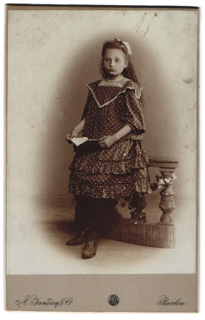 Fotografie A. Jandorf & Co., Berlin, Spittelmarkt 16 /17, Portrait junges Mädch