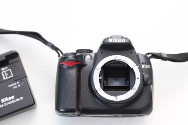 Nikon D5000, 17998 Auslösungen, guter Zustand!