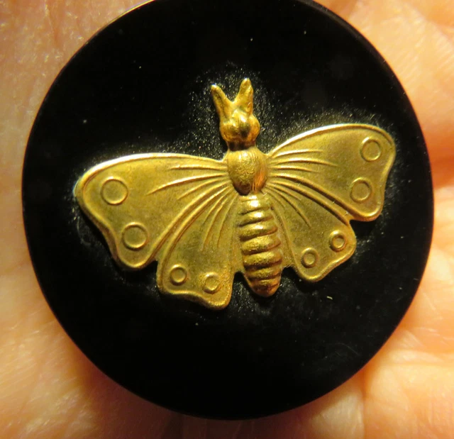 BOUTON ART DÉCO ancien PAPILLON doré en relief BAKÉLITE NOIRE  Ø:26 mm INSOLITE