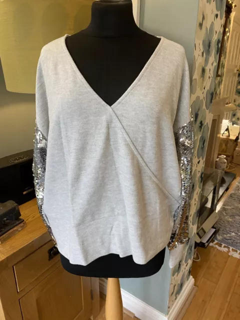 *RIVER ISLAND* top grigio finto avvolgente nuovo con etichette con maniche paillettes, taglia L, 14