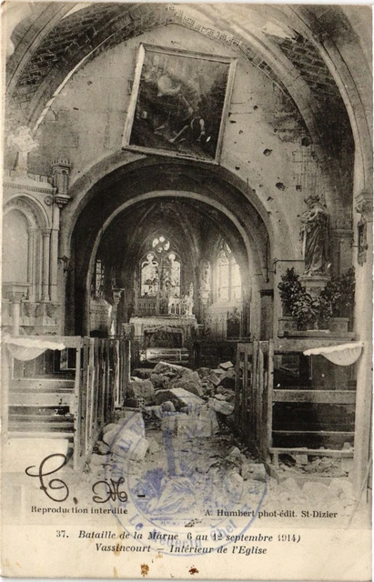 CPA MILITAIRE Bataille de la Marne, Vassincourt, intérieur de l'Eglise (315599)