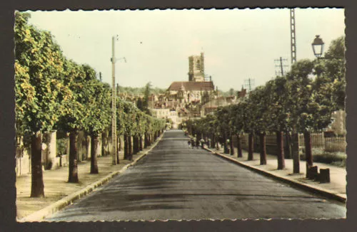 CLAMECY (58) BUS, Avenue de la GARE animated in 1962