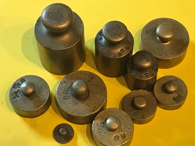Gruppe alte Messing Gewichte Sammlerstücke mit Punzen Deko 5-500g Kaufmann 3