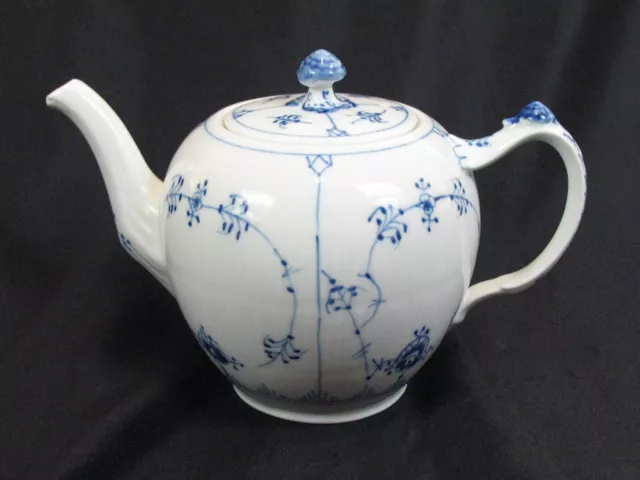 Royal Copenhagen Blue Fluted Teapot Size 5 Cups (chipped spout)