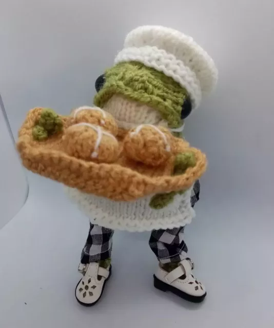 Hand Knitted Pocket Frog Bakers  Outfit Hotcross Bun  Safety Eyes New Art Craft