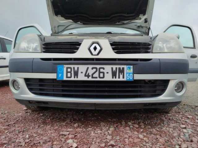 Pare-choc Avant Pour Renault Clio 2 Phase 2 - Réf. 7701476554, Occasion En état Correct, Couleur Bleu Foncé