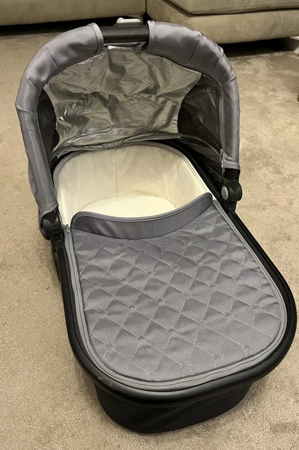 Uppababy Vista V2 Silver Grey Bassinet Pram Pushchair Carry Cot