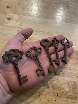Skeleton Key Victorian Lot Set 5 Keys Collector SOLID METAL Patina Man Cave Desk