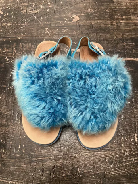 Ugg holly online sandal size 9