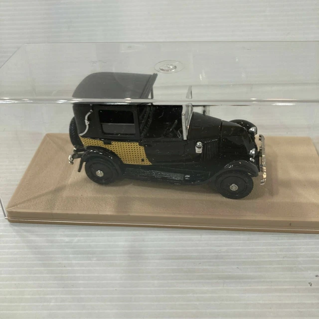 CITROEN TRACTION TAXI PARISIEN Jaune de 1939 par ELIGOR