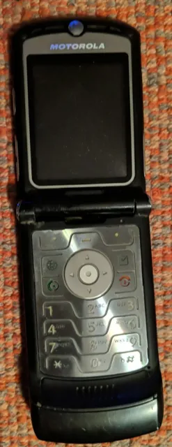 Motorola Razr V3 Flip Black Phone Cingular  Slim Untested. Missing Battery.