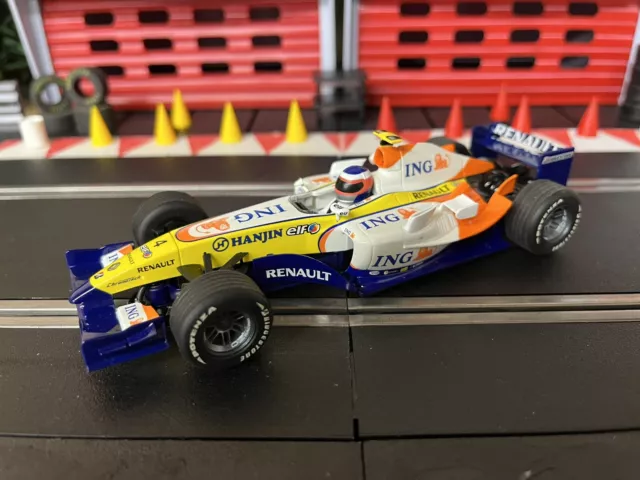 MIB Scalextric (C2781) RENAULT R27 F1 RACE CAR (No.4) Heikki Kovalainen (2007)