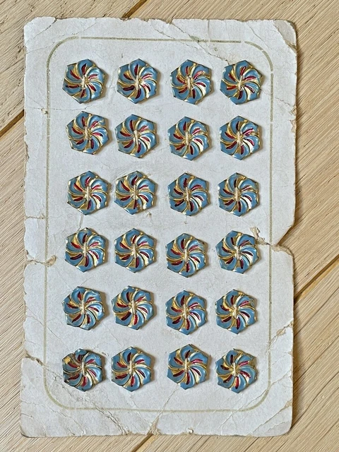 Ancienne plaquette de boutons en métal doré rouge bleu 24 Boutons  Mercerie 1900