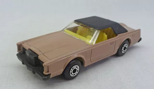 Matchbox Superfast MB28 Lincoln Continental CREAMY TAN BULGARIAN