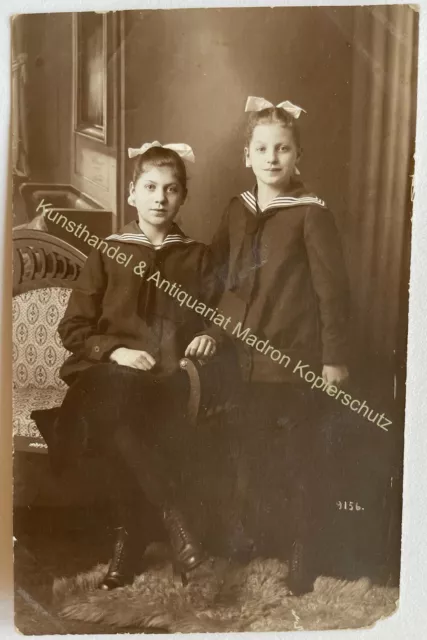 orig. Photo postcard girls Duisburg around 1920