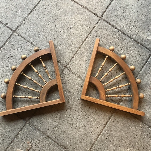Lote de dos ventiladores de husillo de esquina de pan de jengibre victoriano de madera de 12