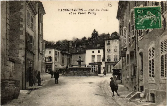 CPA VAUCOULEURS - Rue du Pont et la Place Pétry (631151)