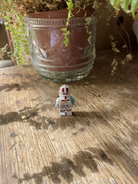 Genuine Lego Star Wars Minifigure - Jek-14 - from set 75018 - sw0475