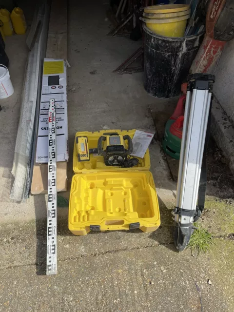 Leica Rugby 610 Rotary Laser Level & Rod Eye 120