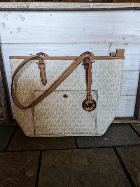 Authentic Michael Kors Med Jet Set Signature Pocket Tote