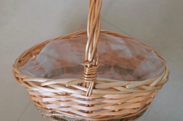 Cesta de mimbre o esparto decorativa para regalo recolección o flores 34 x 27 cm