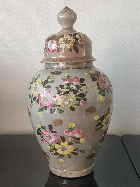 Chine : Pot couvert Chinois ancien décor de fleurs